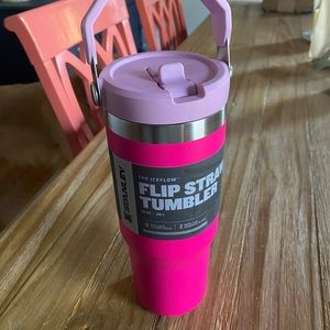 NWT Stanley 30 oz Flip Straw tumbler